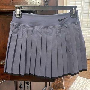 Nike dark blue XS pleated tennis skirt